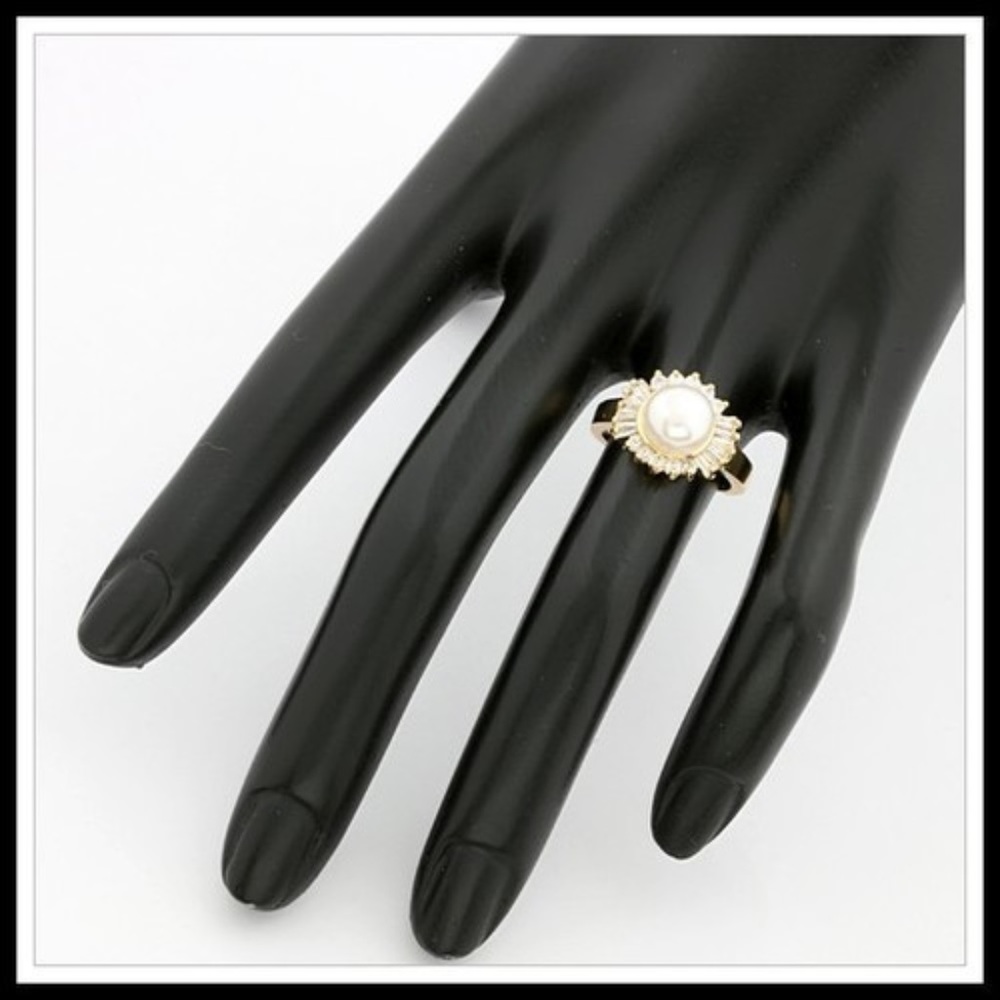 Fresh water Pearl and White sapphire Ring - Picture 4 of 4